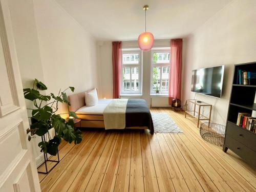a bedroom with a bed and a tv in it at Park Lane Business-Apartment in Hamburg