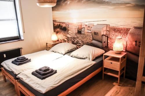 a bedroom with a bed with a picture of the beach at FeWo Adele ruhige Auszeit am Dümmersee in Hüde