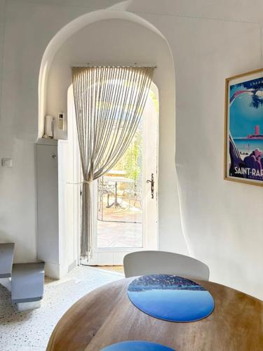 Apartment in a towel for two pool and sea
