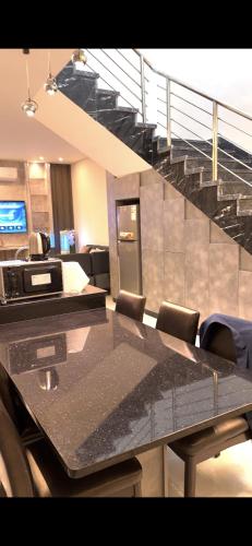a meeting room with a table and a staircase at Green Vista in Māḩiş