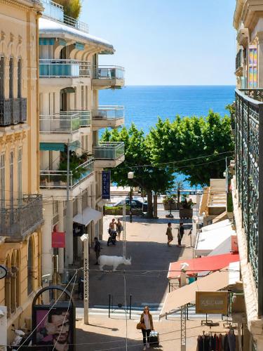 F2 balcon à 1minute de la plage