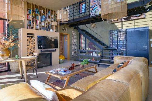 Contemporary Villa With Views Of Cap D'antibes