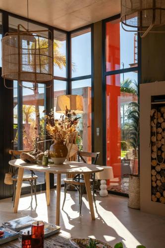 Contemporary Villa With Views Of Cap D'antibes