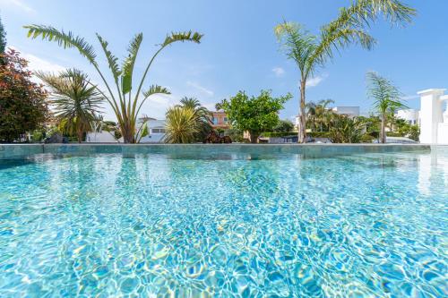 Apart-rent Villa Cap Ras 0040 al canal con piscina y amarre