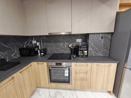RAGK Lux Living 50m Train, Shared Pool & Parking