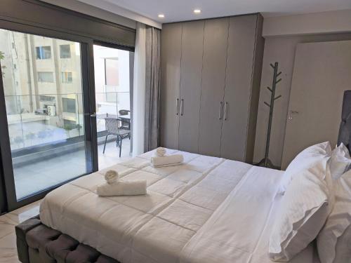 RAGK Lux Living 50m Train, Shared Pool & Parking