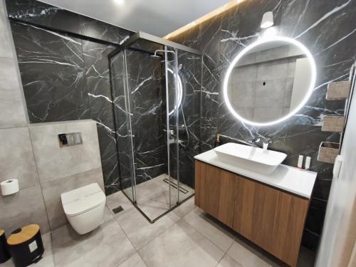 RAGK Lux Living 50m Train, Shared Pool & Parking