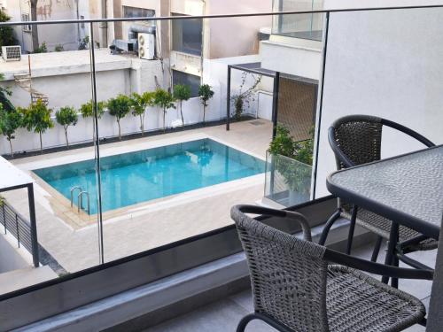 RAGK Lux Living 50m Train, Shared Pool & Parking