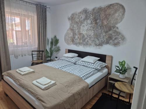 a bedroom with a bed with two towels on it at Kucko Vendeghaz Guesthouse in Sárospatak