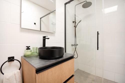 a bathroom with a sink and a shower at La casa de Samuel y Laia in Costa Calma