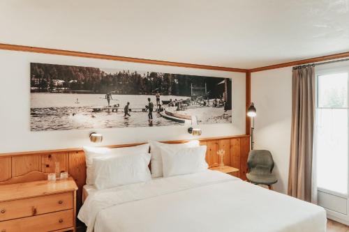a bedroom with a bed and a picture of a beach at Hôtel du Glacier in Champex