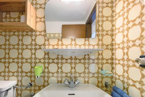 a bathroom with a sink and a mirror at Rienznerhof Natureplace in Montagna