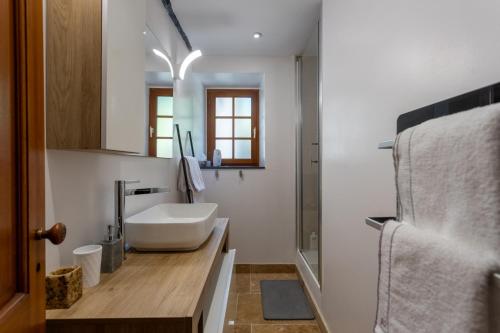 a bathroom with a white sink and a mirror at Domaine Cherps Spa - Zen in Vielleségure