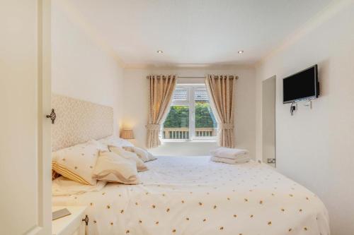 a bedroom with a large bed and a window at 2 Bed in Okehampton oc-80373 in Okehampton