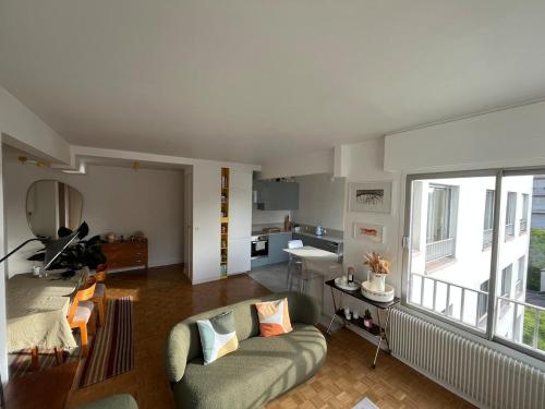Quiet & bright apartment - République