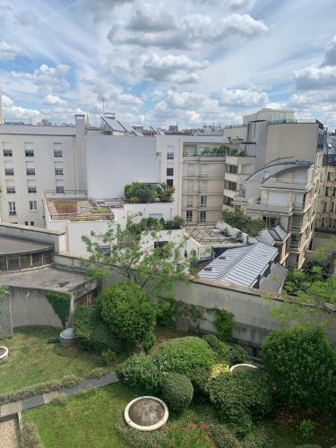 Quiet & bright apartment - République