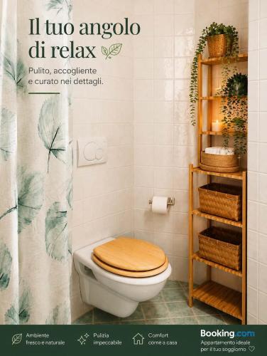 a bathroom with a toilet with a wooden toilet seat at Casa Giulio Collio Suite in Cormòns
