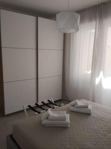 a bedroom with two towels on a bed at Venice Delta Lagoon Apartments in Porto Viro