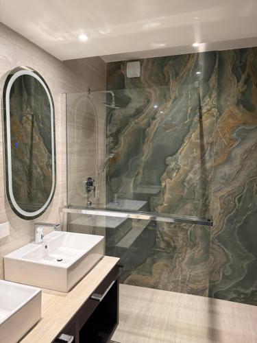 a bathroom with a sink and a shower at Navis Suites & Spa in Mandre