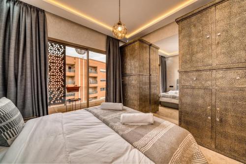 a bedroom with a large bed in a room at Prime location Moroccan-Style Luxury Apartment with Parking near Carré Eden Shopping Center in Marrakesh