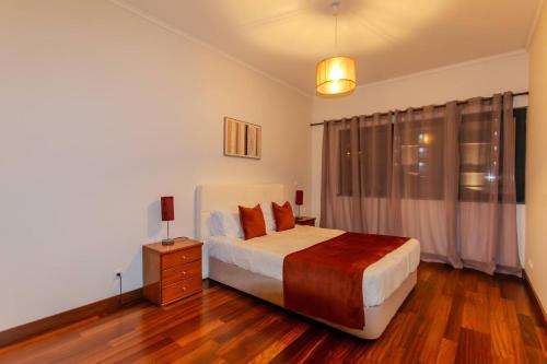The Island Hideaway, City center APT free parking