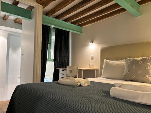 Duplex Marais - Steps from Pompidou Aldaro