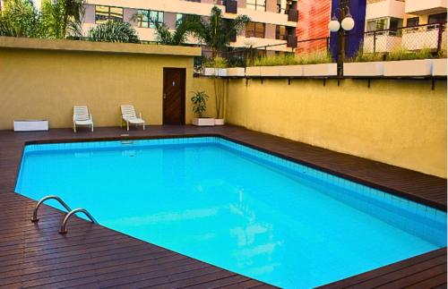 a large swimming pool on top of a building at Hotel Pan Americano in São Paulo