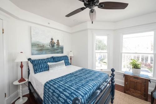 a bedroom with a bed and a ceiling fan at The Parrish Grove Inn in Cocoa