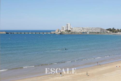 Vue mer piscine & plage au pied de la résidence