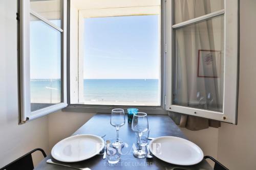 Vue mer piscine & plage au pied de la résidence