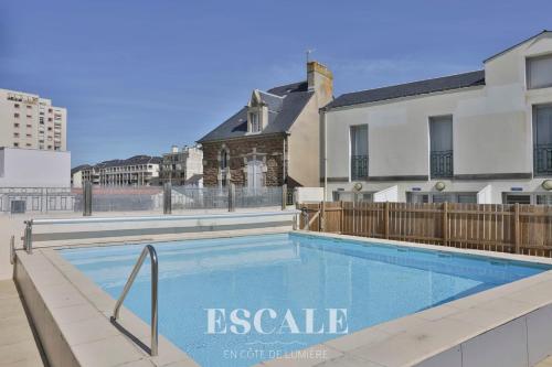 Vue mer piscine & plage au pied de la résidence