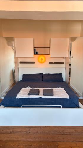 a bed in a small room with at Asterisco Casa Vacanze in Turin