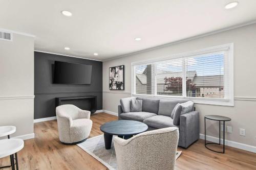a living room with a couch and a tv at Newly Renovated Unit in Central Spfld #204 in Springfield