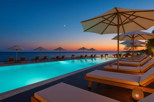 Sunny resort apartment with pool access