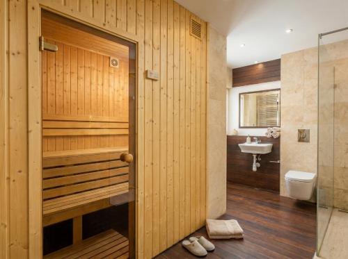 a bathroom with a sauna and a sink at Golden Villas Luxury Garden Retreat - Jacuzzi & Sauna in Konstancin-Jeziorna