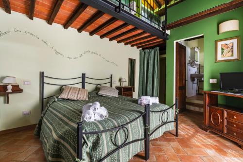 a bedroom with a bed in a room with green walls at Agriturismo Scannano in Serre di Rapolano