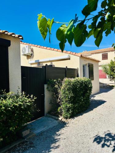 Maison avec Parking - Patio - 4 Personnes - Proche Plage et Wifi