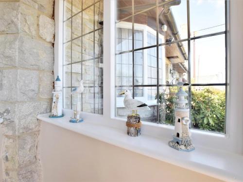 a window sill with a seagull sitting on it at 1 Bed in Swanage oc-dc098 in Swanage