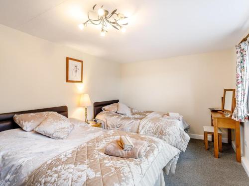 a bedroom with two beds and a desk at 1 Bed in Sheffield oc-48259 in Thurlstone