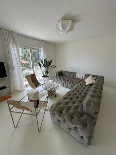 Apartment Oasis tesisinde bir oturma alanı