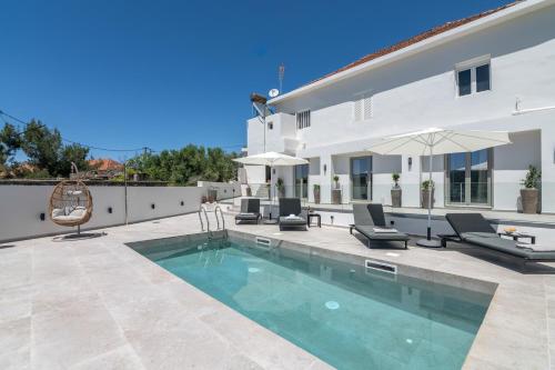 Elea Horizon Villa - Luxury Among the Olive Groves