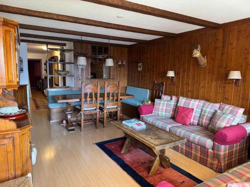 Cosy 2-bed chalet apt with pool, Verbier centre