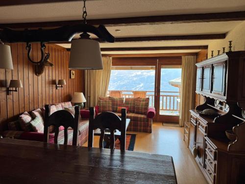 Cosy 2-bed chalet apt with pool, Verbier centre