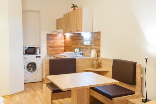 Kuchyň nebo kuchyňský kout v ubytování Apartmány - Penzion Smetanka