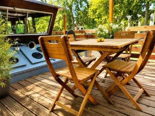 Péniche de charme avec jacuzzi sur canal du midi