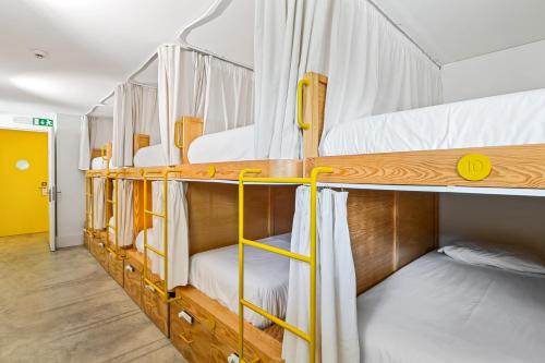a group of bunk beds in a room at Salt&Flow in Parede