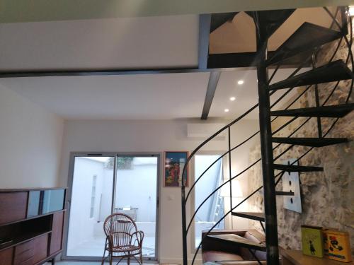coquette maison avec cour intra muros