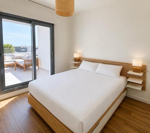 4-Bedroom Penthouse with Sea View, Pool, and Fitness Area