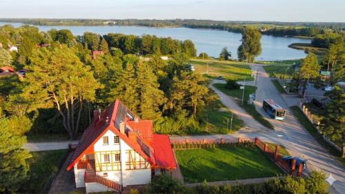 an aerial view of a house and a lake at Mazury Villa Ecomfort in Szeligi