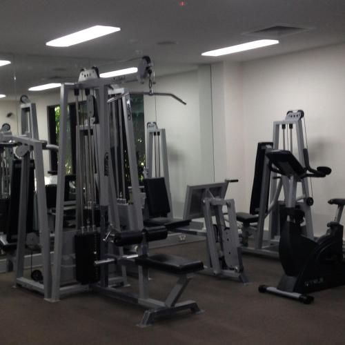 Gimnasio o instalaciones de fitness de Elysium Private Apartments Triton by the Sea